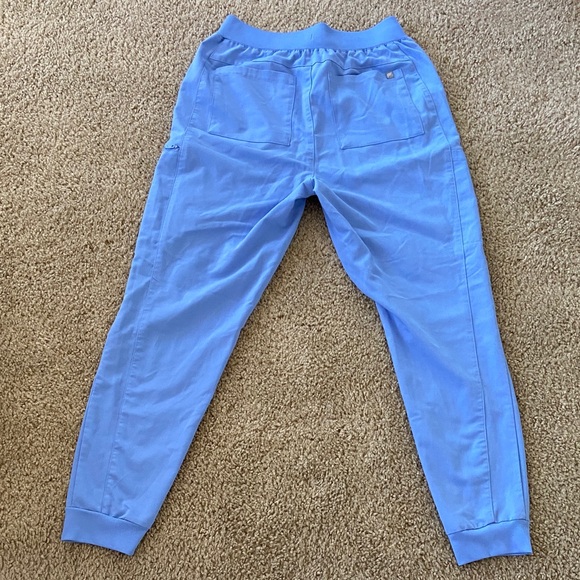 Fabletics Women's Scrubs - Picture 4 of 4